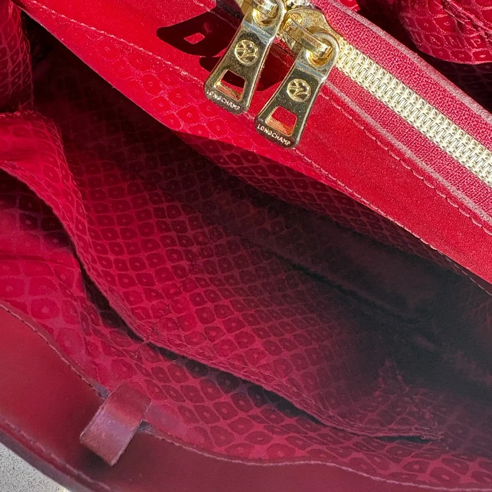 Authentic Longchamp Honoré 404 Burgundy Leather Handbag with Gold Tone Logo - Picture 13 of 15